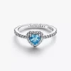 Edler hellblauer Herzring aus Sterlingsilber Edler hellblauer Herzring aus Sterlingsilber