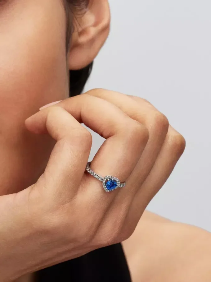 Edler Ring mit herzförmigem Anhänger in Prinzessblau aus Sterlingsilber Edler Ring mit herzförmigem Anhänger in Prinzessblau aus Sterlingsilber