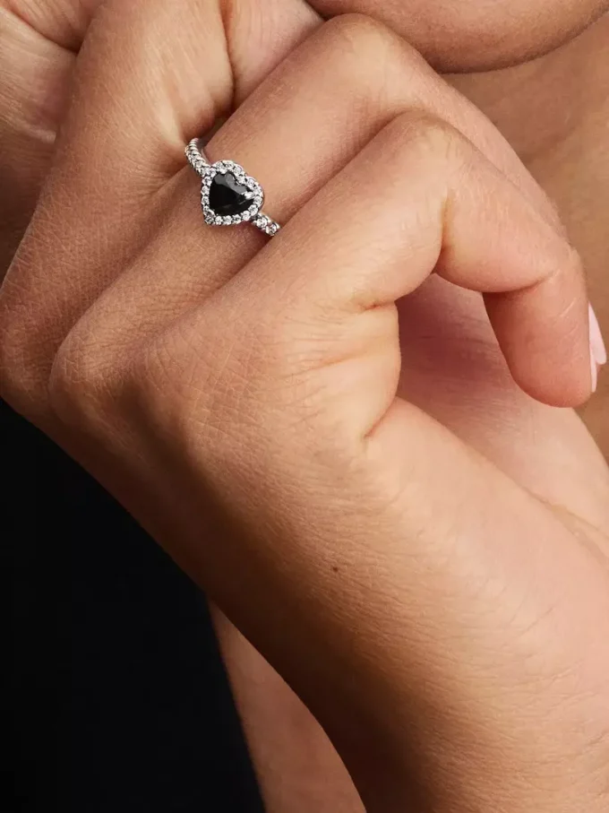 Elevated Black Heart Ring aus Sterlingsilber Elevated Black Heart Ring aus Sterlingsilber