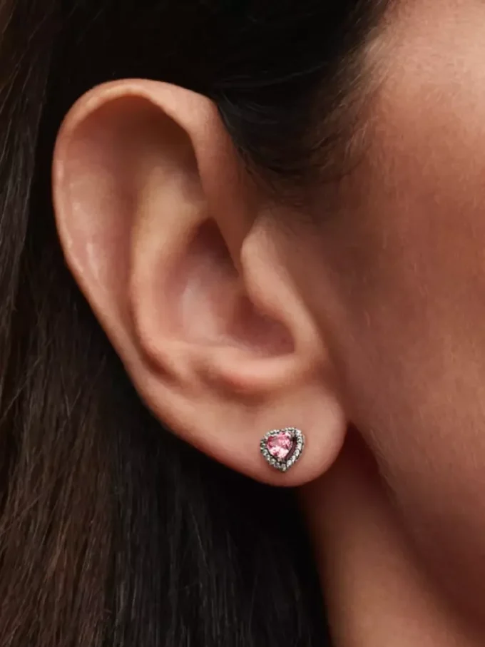 Elevated Pink Heart Stud Ohrringe aus Sterlingsilber Elevated Pink Heart Stud Ohrringe aus Sterlingsilber