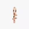 Endgültiger Verkauf – Buchstabe F in Schreibschrift als Dangle Charm, 14 Karat Roségold-Beschichtung Endgültiger Verkauf – Buchstabe F in Schreibschrift als Dangle Charm, 14 Karat Roségold-Beschichtung