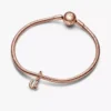 Endgültiger Verkauf – Buchstabe „u“ im Schreibschrift-Stil, Dangle Charm, 14 Karat Roségold-Beschichtung Endgültiger Verkauf – Buchstabe „u“ im Schreibschrift-Stil, Dangle Charm, 14 Karat Roségold-Beschichtung