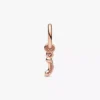 Endgültiger Verkauf – Dangle Charm „Buchstabe i“ in Schreibschrift, 14 Karat Roségold-Beschichtung Endgültiger Verkauf – Dangle Charm „Buchstabe i“ in Schreibschrift, 14 Karat Roségold-Beschichtung