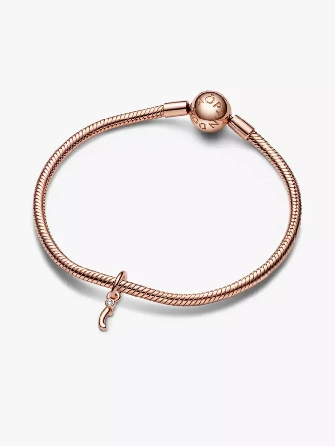 Endgültiger Verkauf – Dangle Charm „Buchstabe i“ in Schreibschrift, 14 Karat Roségold-Beschichtung Endgültiger Verkauf – Dangle Charm „Buchstabe i“ in Schreibschrift, 14 Karat Roségold-Beschichtung
