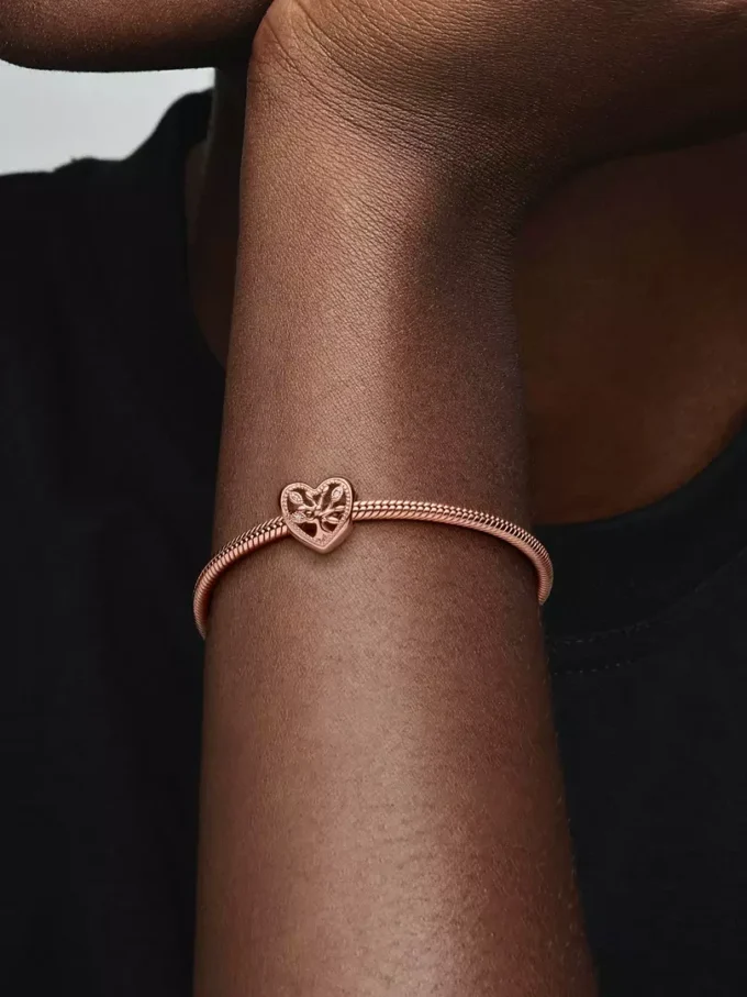 Endgültiger Verkauf – durchbrochener Familienbaum-Herz-Charm, 14 Karat Roségold-Beschichtung Endgültiger Verkauf – durchbrochener Familienbaum-Herz-Charm, 14 Karat Roségold-Beschichtung