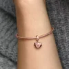 Endgültiger Verkauf – Festlicher Dangle Charm, 14 Karat Roségold-Beschichtung Endgültiger Verkauf – Festlicher Dangle Charm, 14 Karat Roségold-Beschichtung