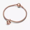 Endgültiger Verkauf – Festlicher Dangle Charm, 14 Karat Roségold-Beschichtung Endgültiger Verkauf – Festlicher Dangle Charm, 14 Karat Roségold-Beschichtung