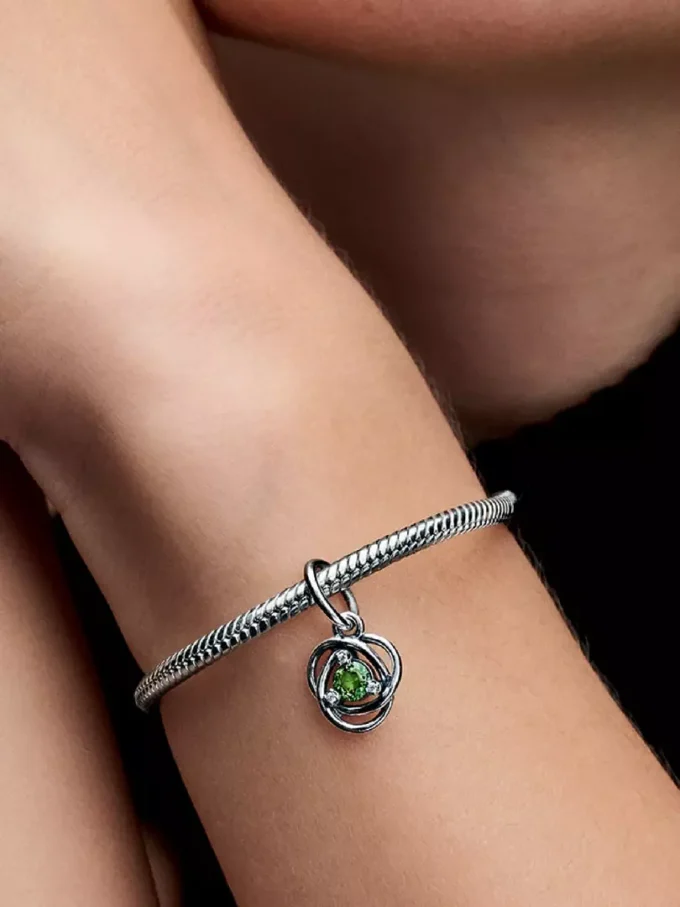 Endgültiger Verkauf – Frühlingsgrüner Eternity Circle Dangle Charm aus Sterlingsilber Endgültiger Verkauf – Frühlingsgrüner Eternity Circle Dangle Charm aus Sterlingsilber