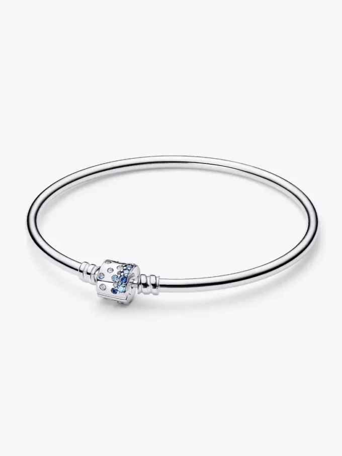 Endgültiger Verkauf – funkelnder Bangle mit Fassverschluss aus Sterlingsilber Endgültiger Verkauf – funkelnder Bangle mit Fassverschluss aus Sterlingsilber