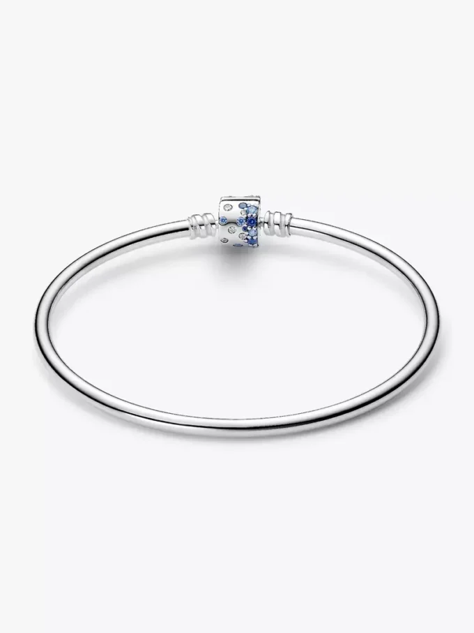 Endgültiger Verkauf – funkelnder Bangle mit Fassverschluss aus Sterlingsilber Endgültiger Verkauf – funkelnder Bangle mit Fassverschluss aus Sterlingsilber