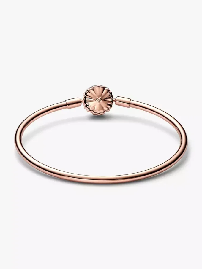 Endgültiger Verkauf – Pandora Moments Bangle mit funkelndem Schneeflockenverschluss, 14 Karat Roségold-Beschichtung Endgültiger Verkauf – Pandora Moments Bangle mit funkelndem Schneeflockenverschluss, 14 Karat Roségold-Beschichtung