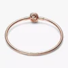 Endgültiger Verkauf – Pandora Moments Bangle mit umschlossenem Verschluss, 14 Karat Roségold-Beschichtung Endgültiger Verkauf – Pandora Moments Bangle mit umschlossenem Verschluss, 14 Karat Roségold-Beschichtung