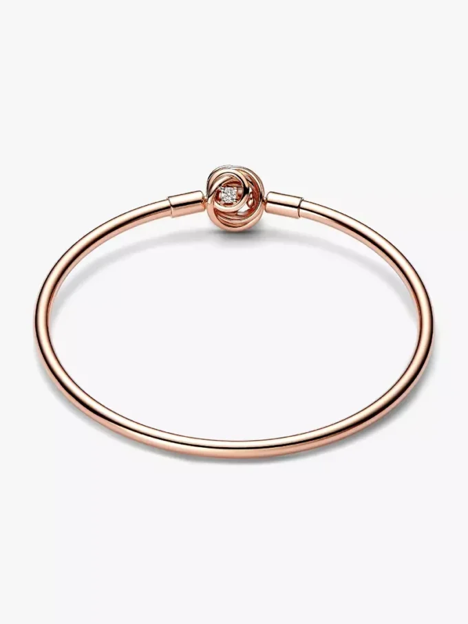 Endgültiger Verkauf – Pandora Moments Bangle mit umschlossenem Verschluss, 14 Karat Roségold-Beschichtung Endgültiger Verkauf – Pandora Moments Bangle mit umschlossenem Verschluss, 14 Karat Roségold-Beschichtung