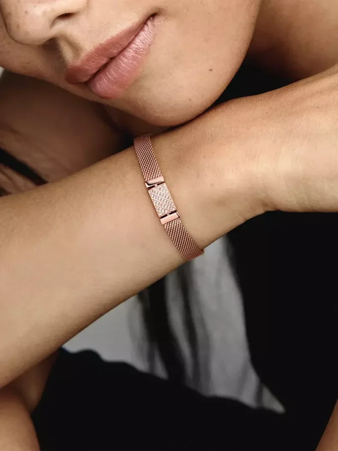 Endgültiger Verkauf – Pandora Reflexions Langes Pavé-Armband mit Verschluss, 14 Karat Roségold-Beschichtung Endgültiger Verkauf – Pandora Reflexions Langes Pavé-Armband mit Verschluss, 14 Karat Roségold-Beschichtung