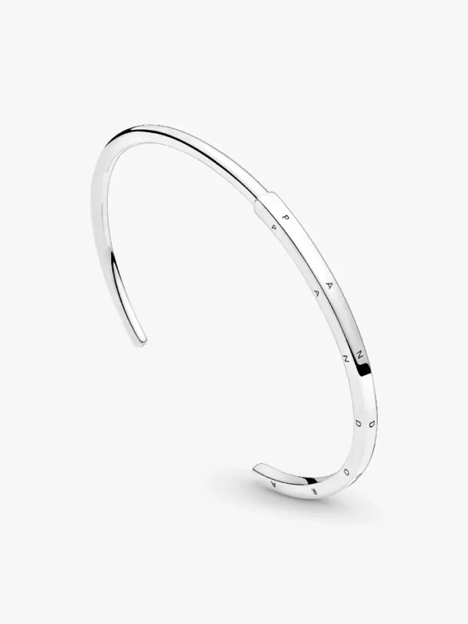 Endgültiger Verkauf – Pandora Signature I-D Open Bangle aus Sterlingsilber
