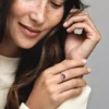 Endgültiger Verkauf – Ring mit tiefvioletter Stiefmütterchenblüte, 14 Karat Roségold-Beschichtung Endgültiger Verkauf – Ring mit tiefvioletter Stiefmütterchenblüte, 14 Karat Roségold-Beschichtung