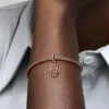 Endgültiger Verkauf – Schutz-Hamsa-Hand-Dangle Charm, 14-karätige Roségoldbeschichtung Endgültiger Verkauf – Schutz-Hamsa-Hand-Dangle Charm, 14-karätige Roségoldbeschichtung