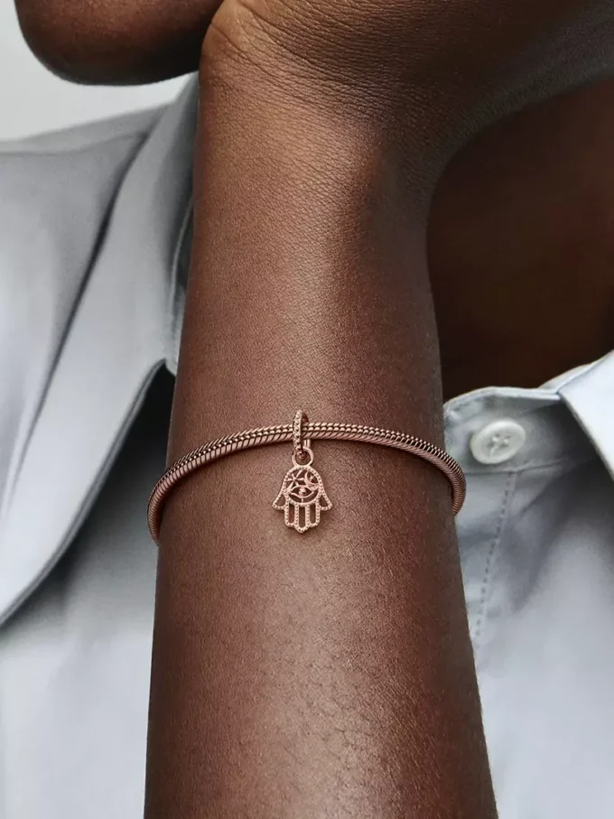 Endgültiger Verkauf – Schutz-Hamsa-Hand-Dangle Charm, 14-karätige Roségoldbeschichtung Endgültiger Verkauf – Schutz-Hamsa-Hand-Dangle Charm, 14-karätige Roségoldbeschichtung