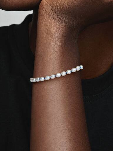 ENDVERKAUF – Armband mit behandelten Süßwasser-Zuchtperlen und blauer Kordel – Sterlingsilber ENDVERKAUF – Armband mit behandelten Süßwasser-Zuchtperlen und blauer Kordel – Sterlingsilber