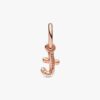 ENDVERKAUF – Buchstabe T Script Alphabet-Dangle Charm – 14 Karat Roségold-Beschichtung ENDVERKAUF – Buchstabe T Script Alphabet-Dangle Charm – 14 Karat Roségold-Beschichtung