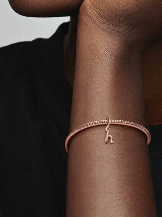 ENDVERKAUF – Dangle Charm mit dem Buchstaben H im Schreibschrift-Alphabet – 14 Karat Roségold-Beschichtung