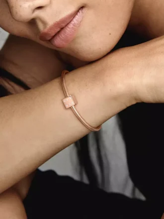 Endverkauf – funkelnder Würfel-Charm, 14 Karat Roségold-Beschichtung