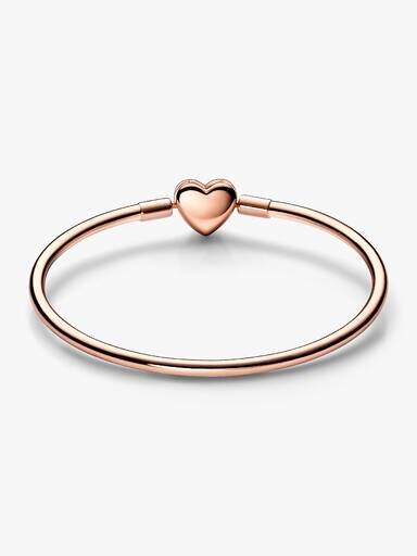 ENDVERKAUF – Pandora Moments Bangle mit Herz und Schmetterling – 14 Karat Roségold-Beschichtung ENDVERKAUF – Pandora Moments Bangle mit Herz und Schmetterling – 14 Karat Roségold-Beschichtung