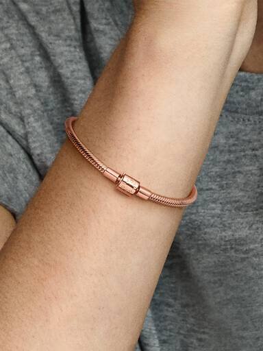ENDVERKAUF – Pandora Moments Barrel Clasp Snake Chain Armband – 14 Karat Roségold-Beschichtung ENDVERKAUF – Pandora Moments Barrel Clasp Snake Chain Armband – 14 Karat Roségold-Beschichtung