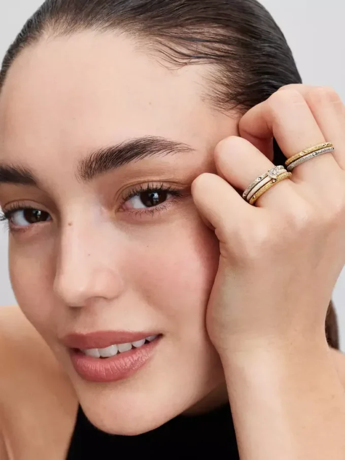 Weißer Chakra-Herzring, 14 Karat vergoldet
