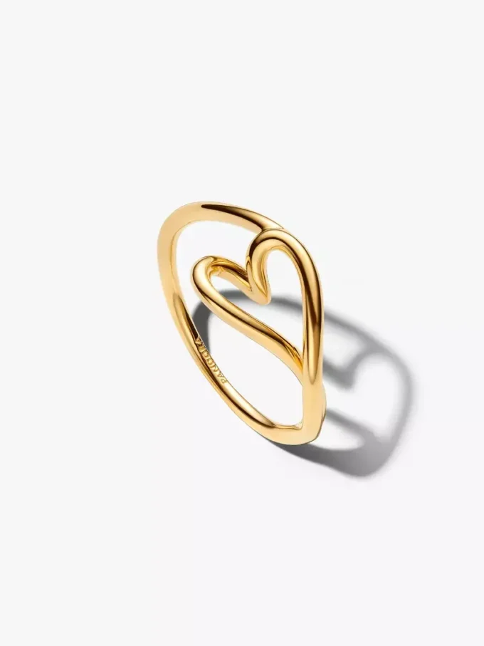 Kleiner Ring mit organisch geformtem Herz, 14-karätig vergoldet Kleiner Ring mit organisch geformtem Herz, 14-karätig vergoldet