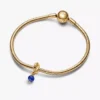 Facettierter blauer Eternity Circle-Dangle Charm, 14-karätig vergoldet Facettierter blauer Eternity Circle-Dangle Charm, 14-karätig vergoldet