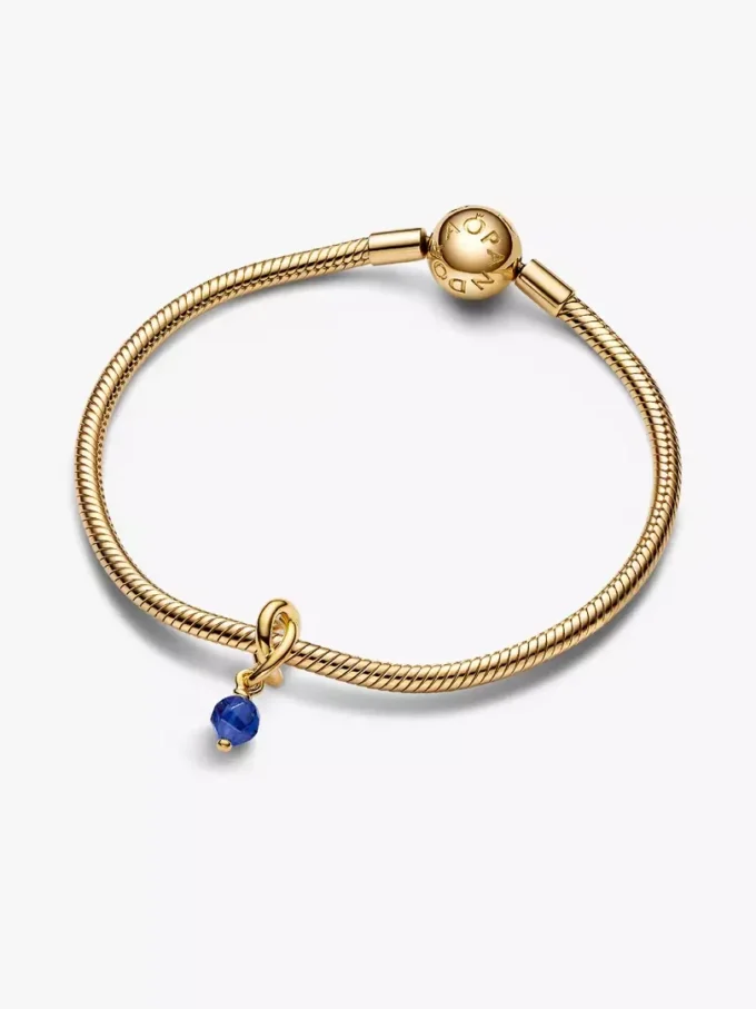 Facettierter blauer Eternity Circle-Dangle Charm, 14-karätig vergoldet Facettierter blauer Eternity Circle-Dangle Charm, 14-karätig vergoldet