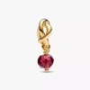 Facettierter, echtroter Eternity-Circle-Dangle Charm, 14-karätig vergoldet Facettierter, echtroter Eternity-Circle-Dangle Charm, 14-karätig vergoldet