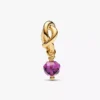 Facettierter, violetter Eternity-Circle-Dangle Charm, 14 Karat vergoldet Facettierter, violetter Eternity-Circle-Dangle Charm, 14 Karat vergoldet