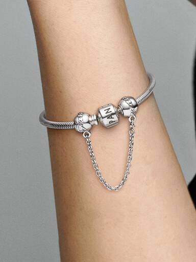 „Family Forever“-Safety Chain mit Charm – Sterlingsilber „Family Forever“-Safety Chain mit Charm – Sterlingsilber