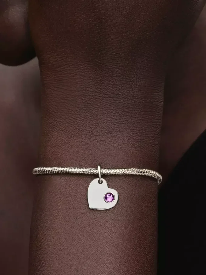 Februar gravierbarer Herz-Dangle Charm mit violettem Stein, Sterlingsilber Februar gravierbarer Herz-Dangle Charm mit violettem Stein, Sterlingsilber