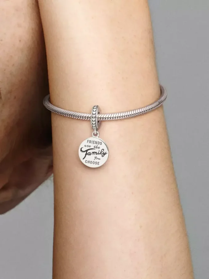 Friends are family-Dangle Charm aus Sterlingsilber Friends are family-Dangle Charm aus Sterlingsilber