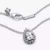 Funkelnde Halskette mit Birnenanhänger und Halo-Rahmen aus Sterlingsilber Funkelnde Halskette mit Birnenanhänger und Halo-Rahmen aus Sterlingsilber