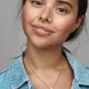 Funkelnde Halskette mit rundem Halo-Anhänger, 14-karätig vergoldet Funkelnde Halskette mit rundem Halo-Anhänger, 14-karätig vergoldet