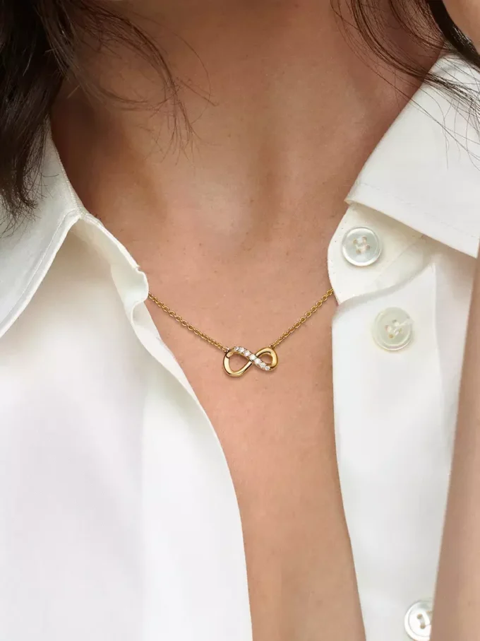 Funkelnde „Infinity Collier“-Halskette, 14-karätig vergoldet Funkelnde „Infinity Collier“-Halskette, 14-karätig vergoldet