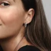 Funkelnde Ohrringe mit Pandora-Logo aus Sterlingsilber Funkelnde Ohrringe mit Pandora-Logo aus Sterlingsilber
