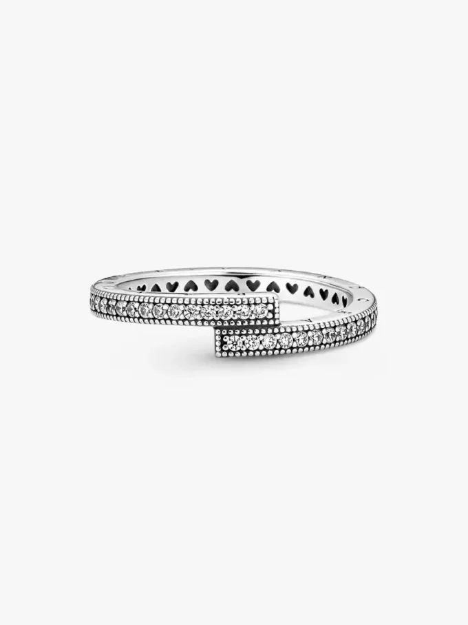 Funkelnder, überlappender Ring aus Sterlingsilber Funkelnder, überlappender Ring aus Sterlingsilber