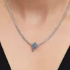 Funkelnder blauer 2026-Absolventenmützen-Charm aus Sterlingsilber