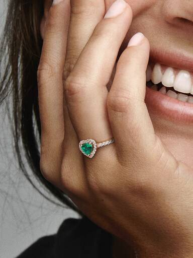 Funkelnder blauer Ring mit erhabenem Herz – 14 Karat Roségold-Beschichtung Funkelnder blauer Ring mit erhabenem Herz – 14 Karat Roségold-Beschichtung