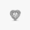 Funkelnder Charm mit abgestuften Herzen aus Sterlingsilber Funkelnder Charm mit abgestuften Herzen aus Sterlingsilber