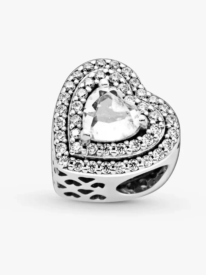Funkelnder Charm mit abgestuften Herzen aus Sterlingsilber Funkelnder Charm mit abgestuften Herzen aus Sterlingsilber