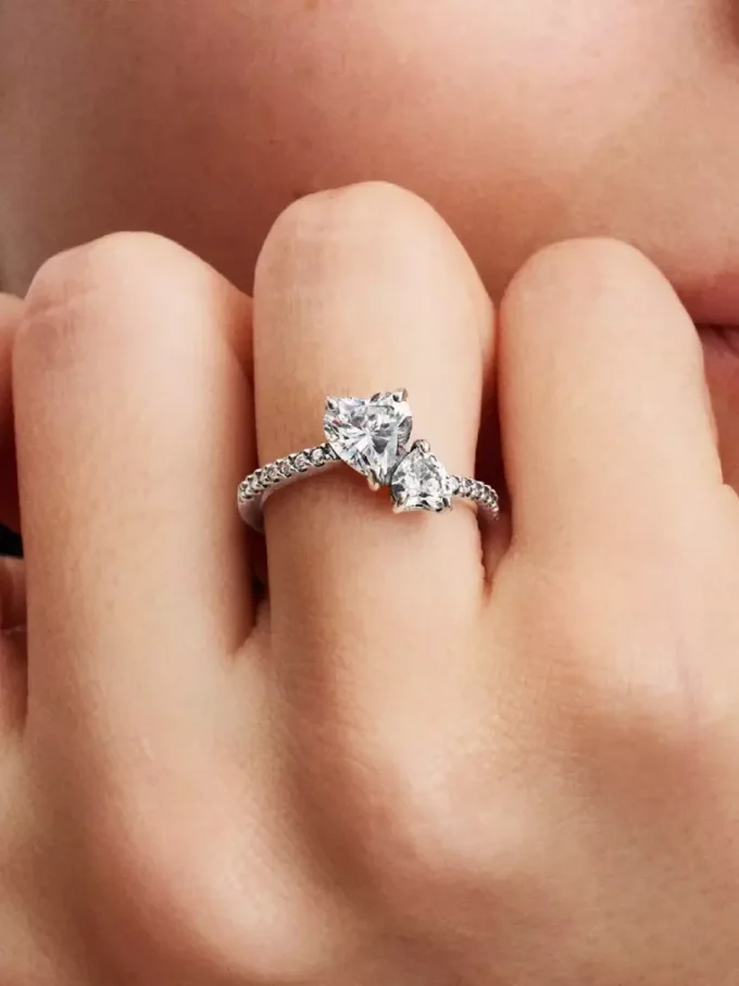 Funkelnder Doppelherz-Ring aus Sterlingsilber Funkelnder Doppelherz-Ring aus Sterlingsilber