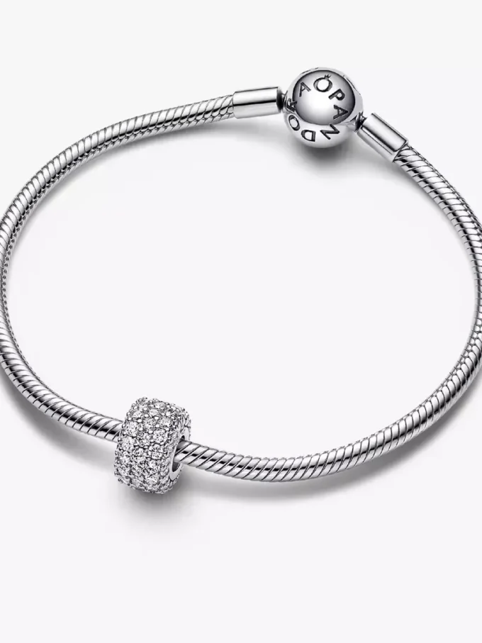 Funkelnder dreireihiger Charm aus Sterlingsilber Funkelnder dreireihiger Charm aus Sterlingsilber