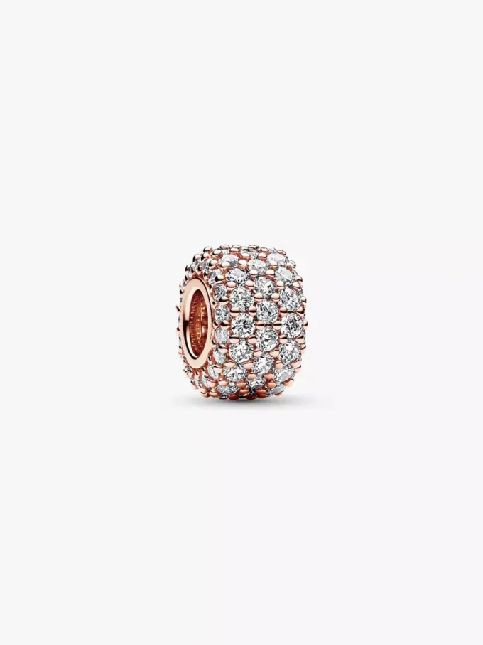 Funkelnder dreireihiger Pavé-Charm, 14 Karat Roségold-Beschichtung Funkelnder dreireihiger Pavé-Charm, 14 Karat Roségold-Beschichtung