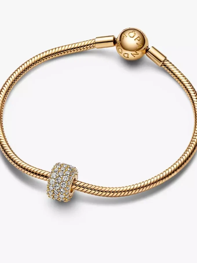 Funkelnder dreireihiger Pavé-Charm, 14-karätig vergoldet Funkelnder dreireihiger Pavé-Charm, 14-karätig vergoldet